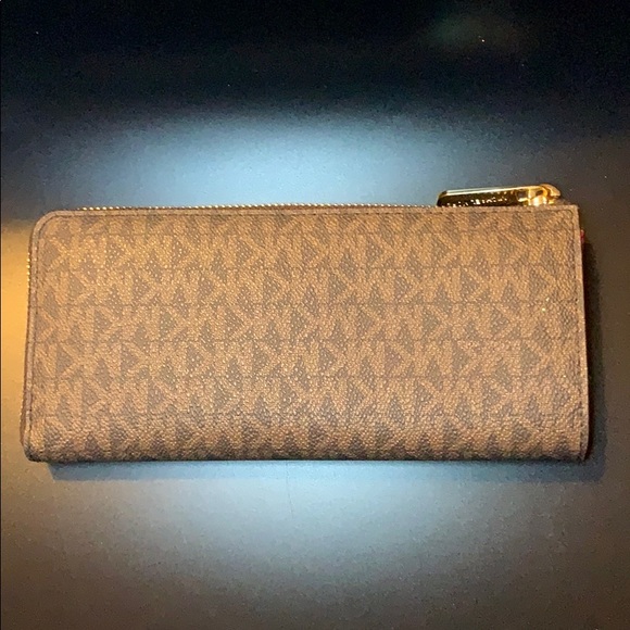 Michael Korse - Picture 2 of 4